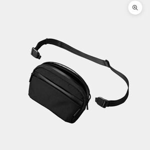 Alpaka Flight Sling 1L Black Crossbody Bag